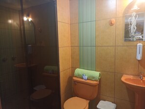 Deluxe Double or Twin Room | Bathroom | Shower, towels - RIXAA Hotel (La Paz)