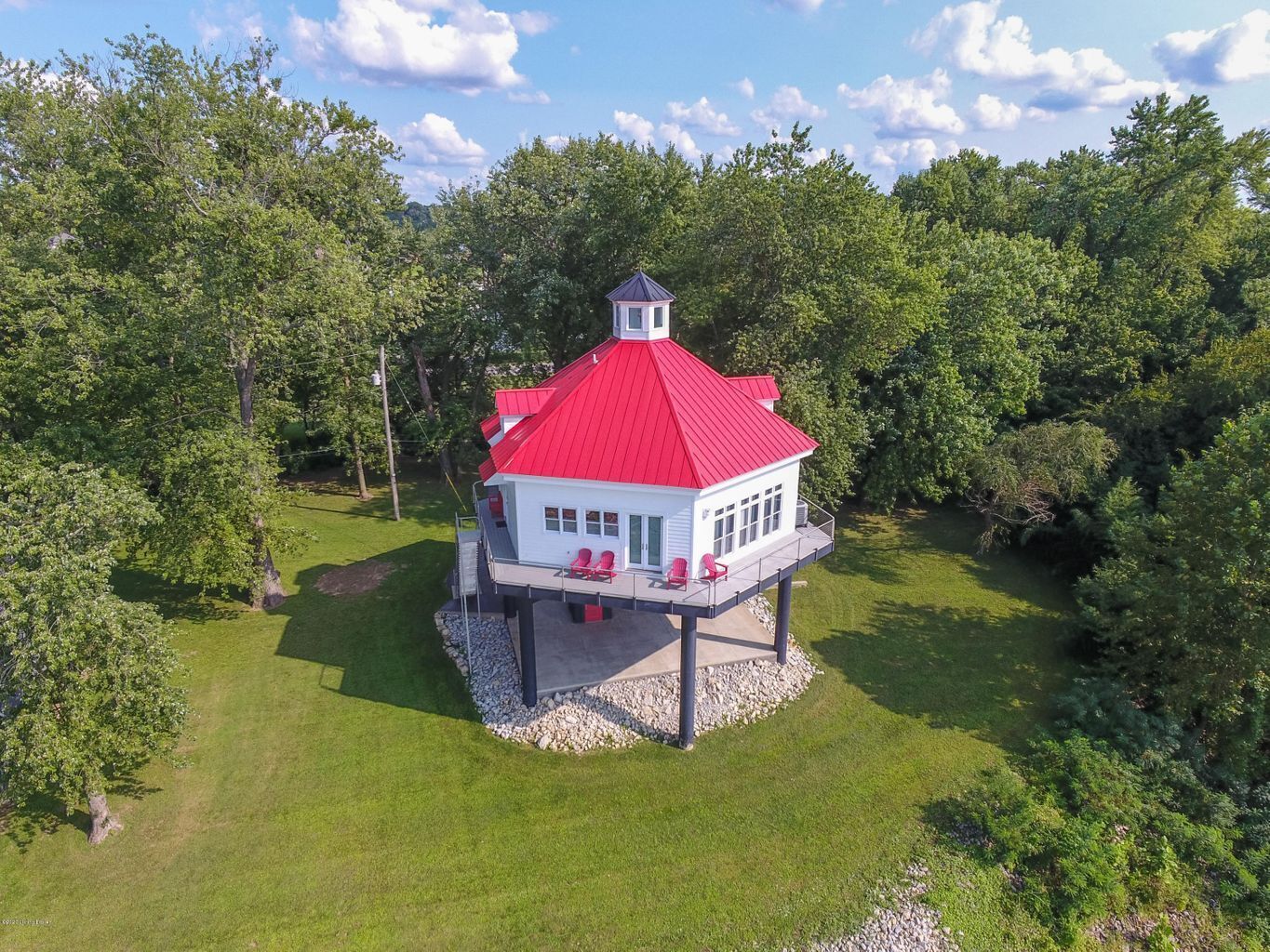 The Iconic Captain's Nest on the Ohio River