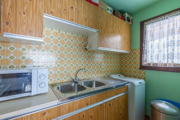 Refrigerador, microondas, horno, cafetera/tetera