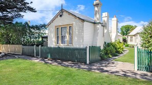Exterior - Lavender Cottage - Centrally Located (Port Fairy)