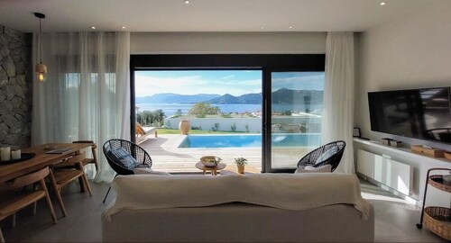 VILLA NYSA 3 bed villa. Amazing sea views, private pool - option to heat