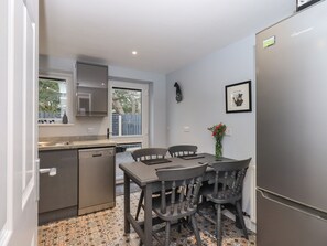 Casa de campo | Cocina privada | Frigorífico, microondas, hervidor eléctrico y tostadora
