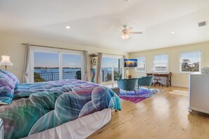 3 bedrooms, iron/ironing board, free WiFi, bed sheets - Family Getaway at The Sea Zoo - Bayfront with Pool, Tiki Bar, and Games! (Bradenton Beach)