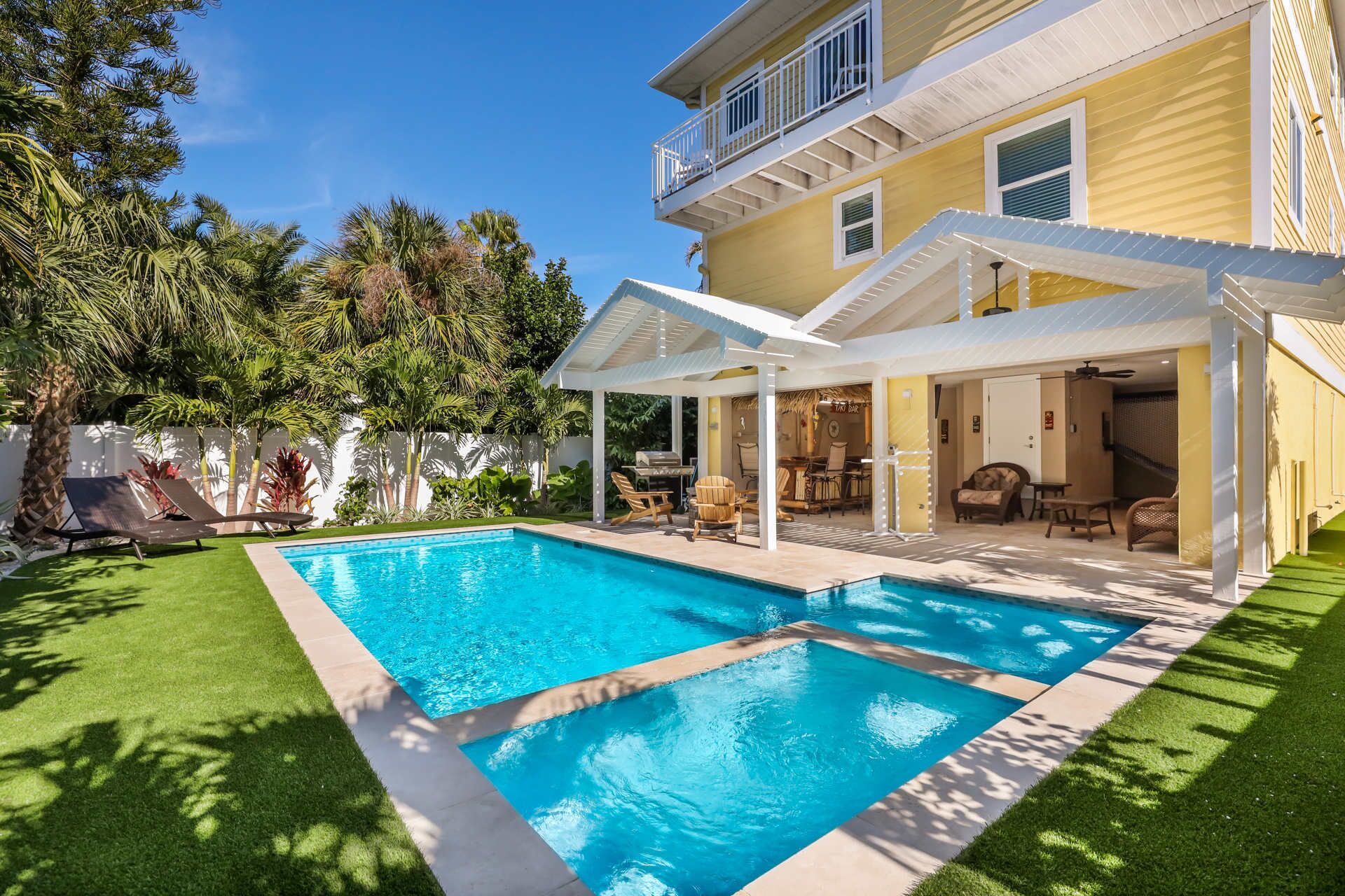 Bayfront Home only 1 Block to Beach, Private Dock, Ping-Pong!