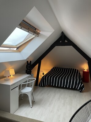 3 bedrooms, iron/ironing board, WiFi, bed sheets - 3 Guest rooms for rent - Breakfast included (Le Mans)