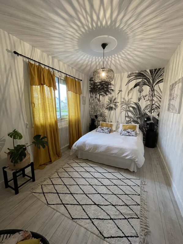 3 chambres, fer et planche à repasser, Wi-Fi, draps fournis