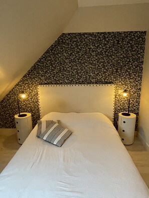 3 bedrooms, iron/ironing board, WiFi, bed sheets - 3 Guest rooms for rent - Breakfast included (Le Mans)