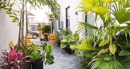 Claudia Hotel - Unit 2 Sense of Calm and Relaxation, Walking Distance