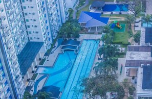 Outdoor pool - Fully Interior Studio Type Condominium with Olympic pool (Quezon City)