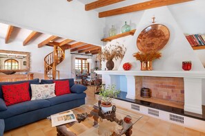 TV, fireplace - Sunset Finca Ses Contesas for 6 people (Alcúdia)