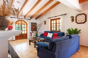 Télévision, cheminée