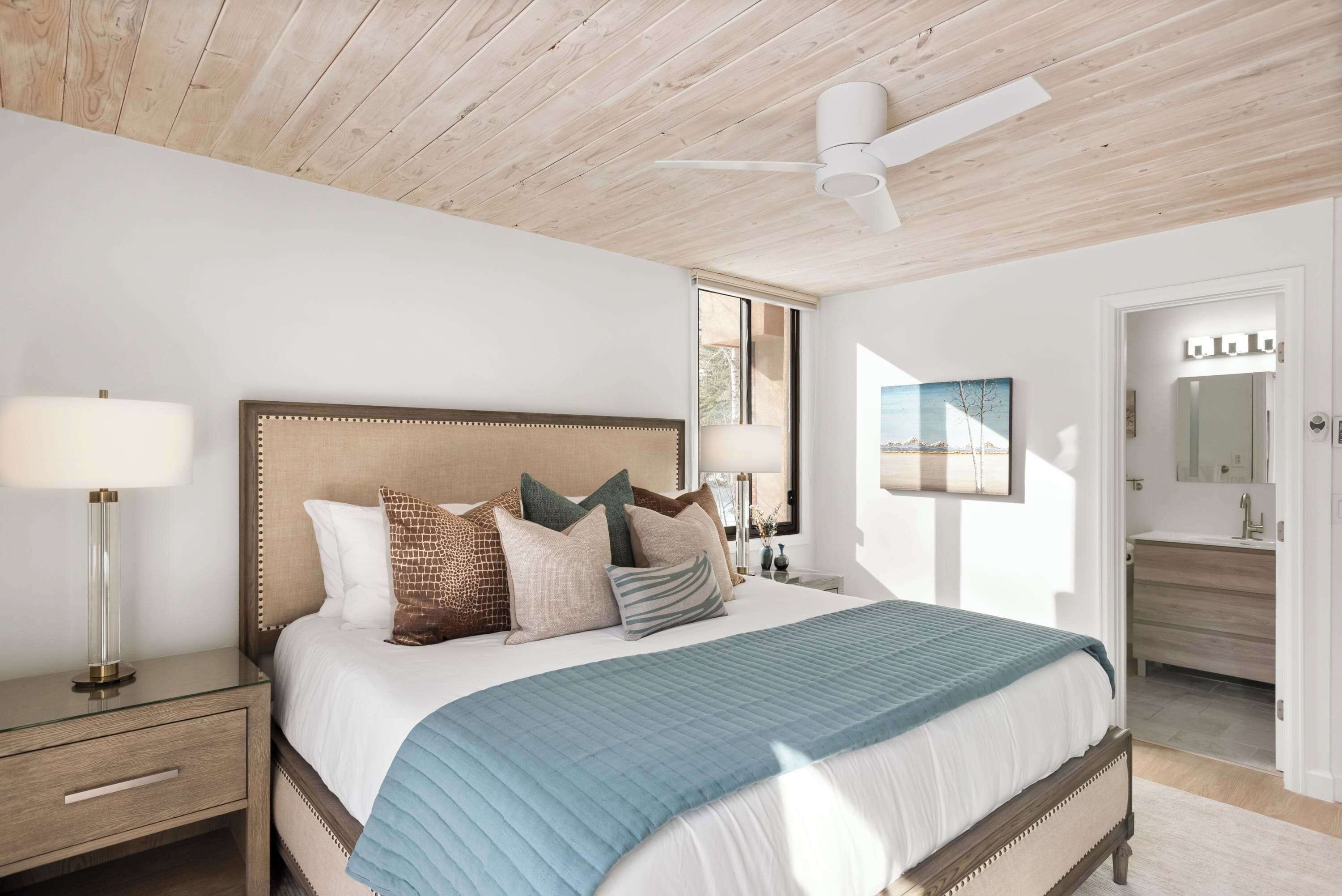 3 bedrooms, memory foam beds, in-room safe, desk