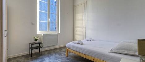 2 chambres, fer et planche Ă repasser, Wi-Fi, draps fournis