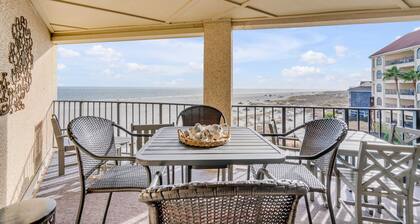 Oceanfront 2BR, 2BA Condo in Wild Dunes! Community Pool! Great View Looking at the Atlantic Ocean!