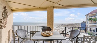 Oceanfront 2BR, 2BA Condo in Wild Dunes! Community Pool! Great View Looking at the Atlantic Ocean!