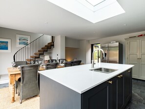 Cottage | Private kitchen | Fridge, dishwasher, electric kettle, toaster - Porthilly Greys (Wadebridge)