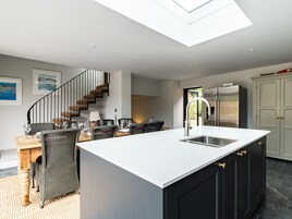Cottage | Private kitchen | Fridge, microwave, dishwasher, electric kettle