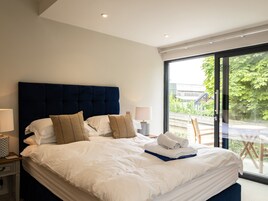 Cottage | 5 bedrooms, individually decorated, individually furnished, free WiFi