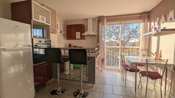 Fridge, microwave, oven, stovetop