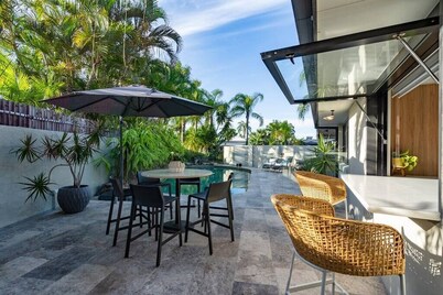 Sorrento Oasis - 5BR, Gym, Pool