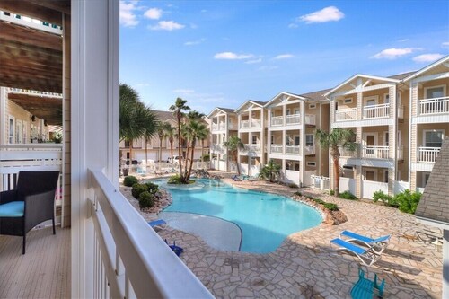 ⭐⭐⭐⭐⭐ PREMIER HOSTED PADRE POOLSIDE PARADISE - 3 mins to BEACH and GREAT DINING!