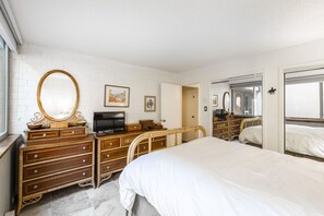 1 bedroom, in-room safe, iron/ironing board, free WiFi