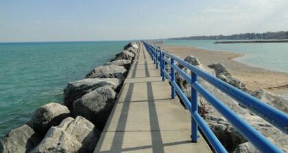 Cozy Lexington cottage! Stroll down to the sandy beach of Lake Huron!