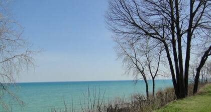 Cozy Lexington cottage! Stroll down to the sandy beach of Lake Huron!
