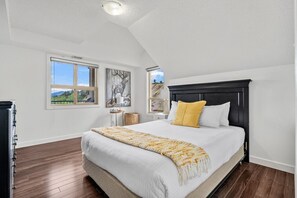 3 bedrooms, desk, iron/ironing board, free WiFi