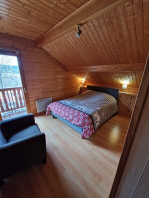 4 bedrooms, travel cot, free WiFi
