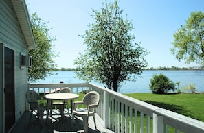 Outdoor dining - Cottage 3 on Beautiful Fox Lake! (Fox Lake)