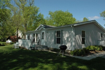 Cottage 4 on Beautiful Fox Lake!