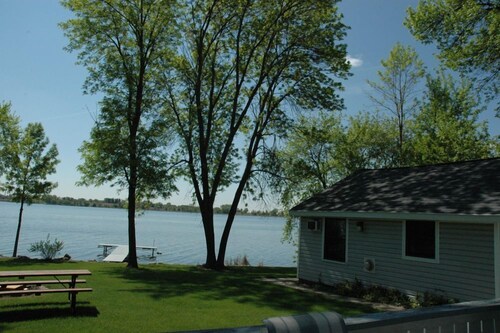 Cottage 4 on Beautiful Fox Lake!