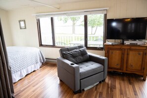 2 bedrooms, bed sheets