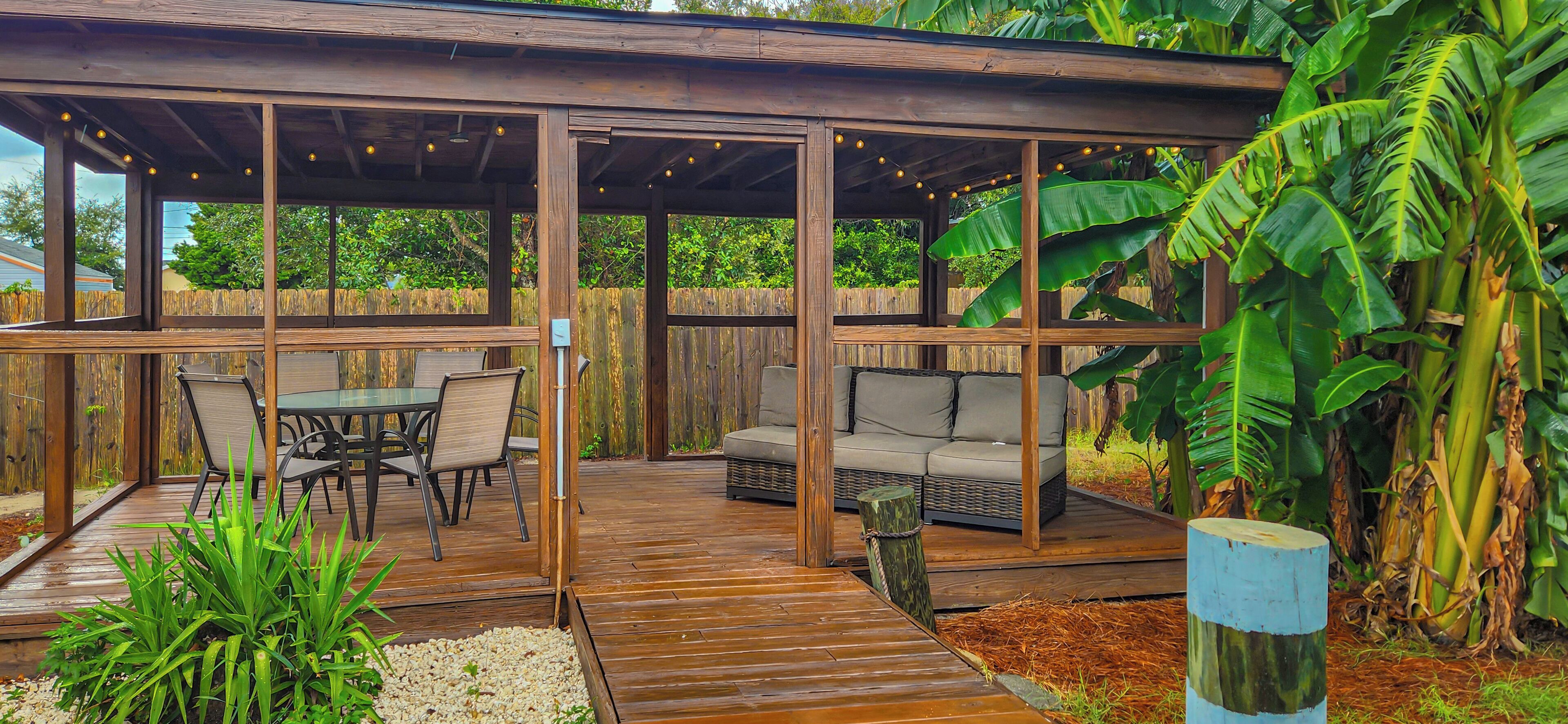 5 Minute Walk To Beach or Bay, Beach Wagon + Baby Equipment Available, No Stairs