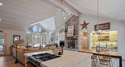 6 Todd - Adorable & Cozy, Hot Tub, SHARC Passes, Fabulous Location