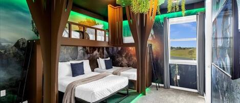 9 bedrooms, iron/ironing board, WiFi, bed sheets