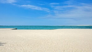 Una spiaggia nelle vicinanze