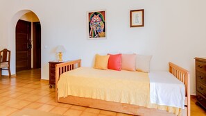 6 chambres, fer et planche à repasser, Wi-Fi gratuit, draps fournis