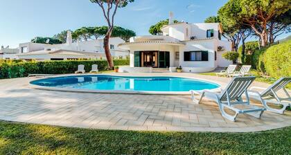 Villa Mimi by LovelyStay