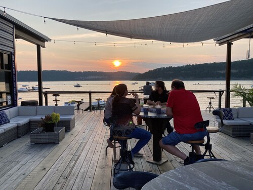 Big Foot's Retreat- is in walking distance of Cumberland Point Recreation Area
