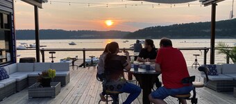 Big Foot's Retreat- is in walking distance of Cumberland Point Recreation Area