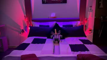 1 bedroom, desk, free WiFi, bed sheets