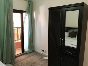 1 chambre, fer et planche à repasser, Wi-Fi gratuit, draps fournis