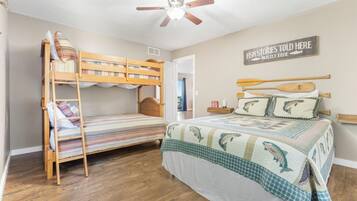 2 slaapkamers, een strijkplank/strijkijzer, gratis wifi, beddengoed