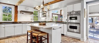 19th C. Waterfront Home in Blue Hill-Exquisite Gardens & Harbor views. Sleeps 10