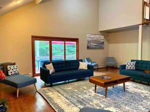 Living area - The Indelible Home of Mount Pocono  (Long Pond)