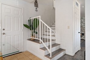 Interior - Children's Play Area Vacation House & 2 car Garage (Long Beach)