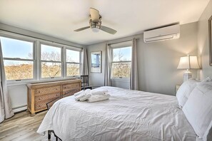 2 bedrooms, desk, iron/ironing board, free WiFi