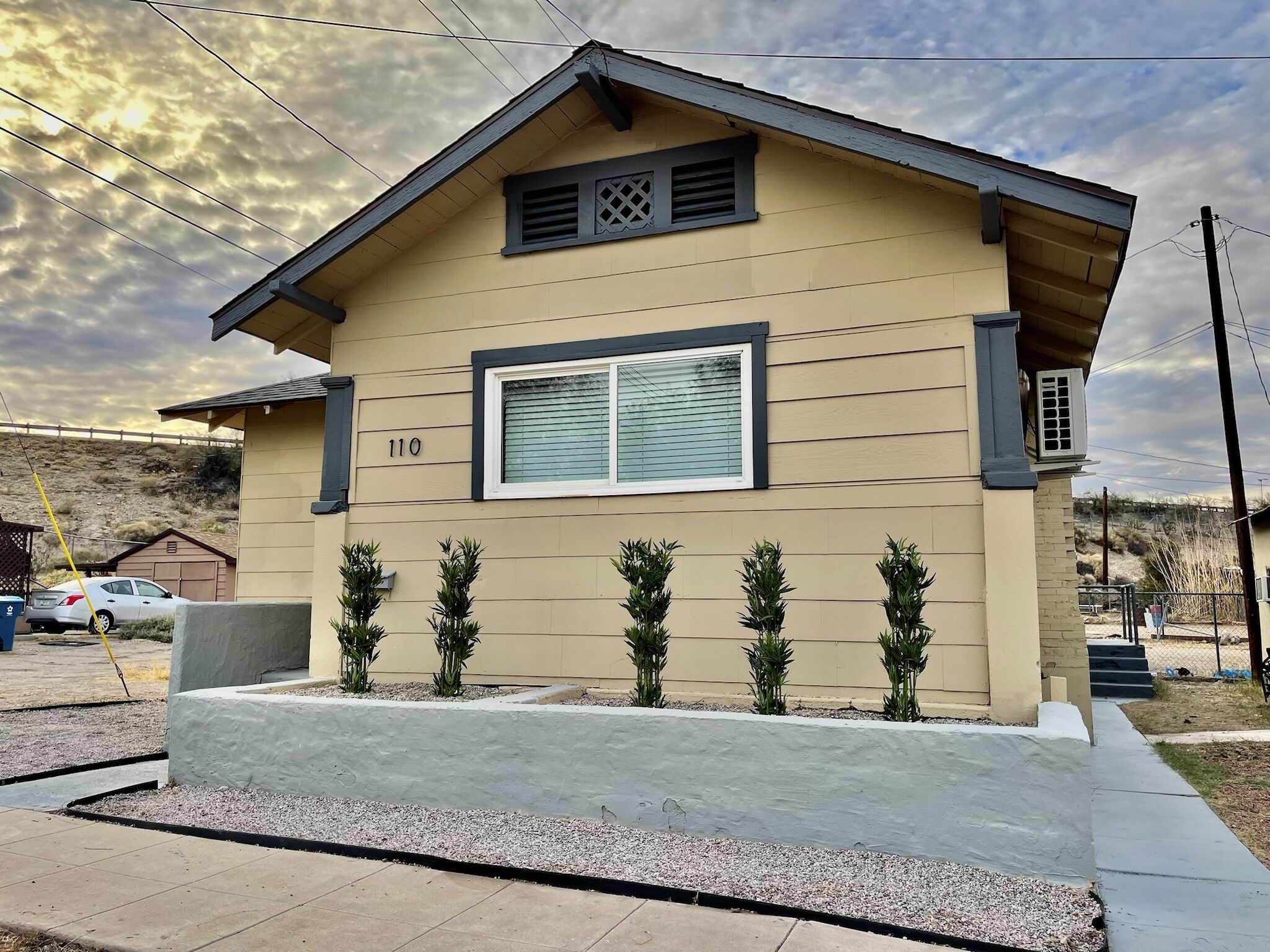 A charming home and cozy home minutes away to the river